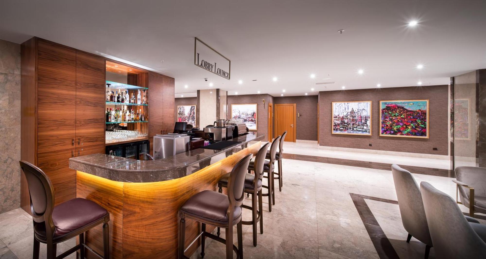 Concorde Tower Casino&Convention&Spa Nikosia Exterior foto The bar at the London Marriott West End